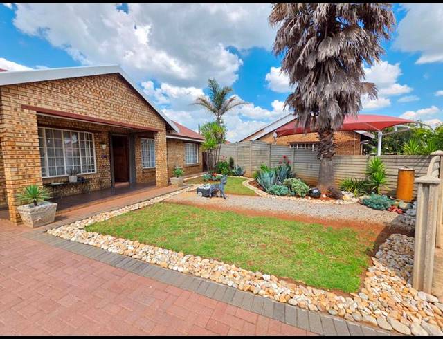 3 BEDROOM TOWNHOUSE FOR SALE IN KOOKRUS